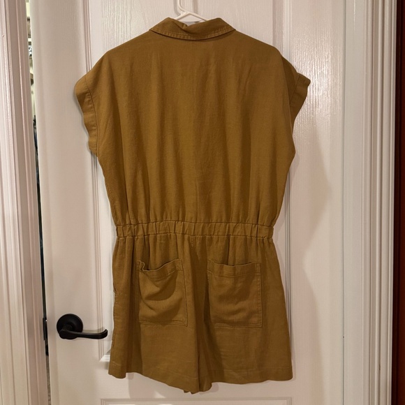 Universal Thread Women's Romper Jumpsuit Shorts Size 6 Beige Linen Blend - Picture 2 of 6